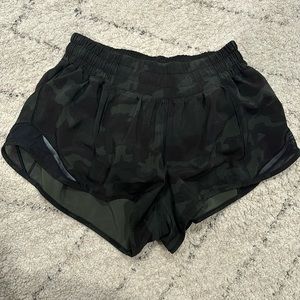 Lululemon hottie hot shorts, size 4,2.5 inch in camo